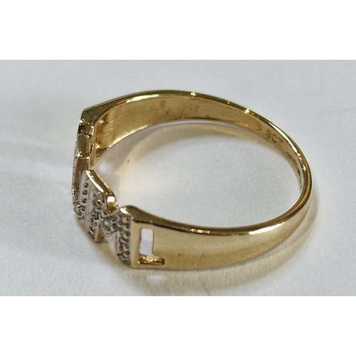 195 - 9CT GOLD DIAMOND CHIP SET MUM RING SIZE N