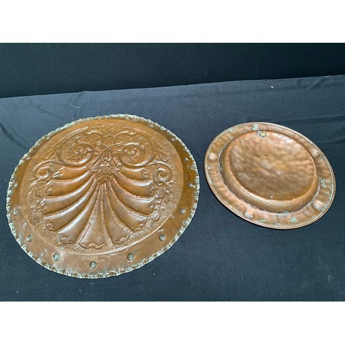 23 - ARTS & CRAFTS EMBOSSED COPPER CHARGER DIA 16” AND LOMBARD ENGLAND (IMPRESSED MARK) COPPER COLLECTION... 