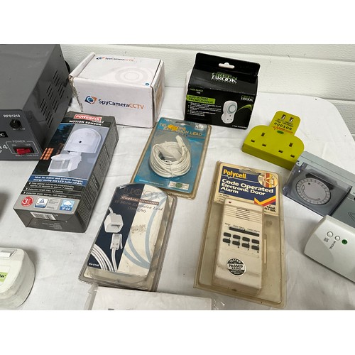 14 - A BOX OF ELECTRICAL ITEMS, TO INCLUDE RECIEVER, SECURITY CAMERA, CCTV SPY CAMERA,POWER SUPPLY, ELECT... 