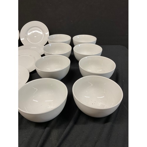 19 - BOX OF DUNELM DINNERWARE TO INCLUDE DINNER PLATES , BOWLS ETC