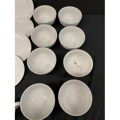 19 - BOX OF DUNELM DINNERWARE TO INCLUDE DINNER PLATES , BOWLS ETC