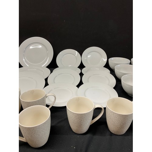 19 - BOX OF DUNELM DINNERWARE TO INCLUDE DINNER PLATES , BOWLS ETC