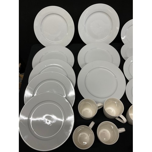 19 - BOX OF DUNELM DINNERWARE TO INCLUDE DINNER PLATES , BOWLS ETC