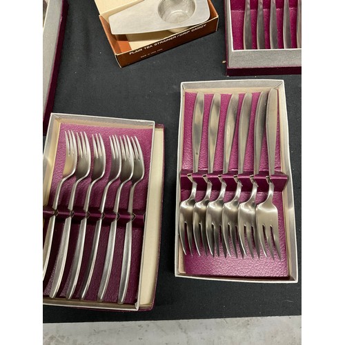 303 - QUANTITY OF CASED CUTLERY AND A CASE AND CONTENTS ETC