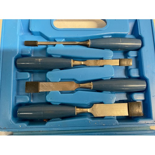 323 - CHISEL SET IN CASE