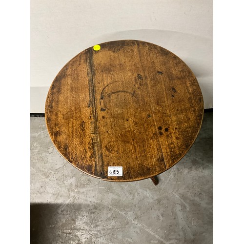 485 - GEORGIAN  OAK PEDASTAL CANDLE TABLE A/F H26” DIA19”