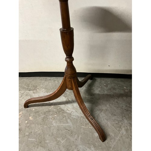 485 - GEORGIAN  OAK PEDASTAL CANDLE TABLE A/F H26” DIA19”