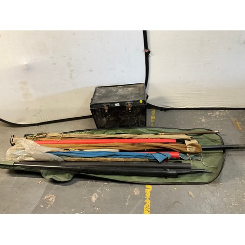 483 - FISHING BOX TO INCLUDE QUANTITY OF FISHING REELS, FLOATS AND A FISHING BAG TO INCLUDE FISHING RODS E... 