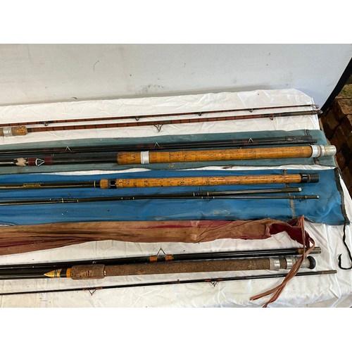 483 - FISHING BOX TO INCLUDE QUANTITY OF FISHING REELS, FLOATS AND A FISHING BAG TO INCLUDE FISHING RODS E... 