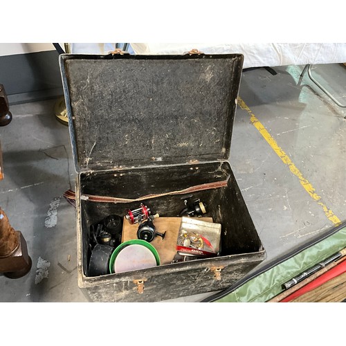 483 - FISHING BOX TO INCLUDE QUANTITY OF FISHING REELS, FLOATS AND A FISHING BAG TO INCLUDE FISHING RODS E... 
