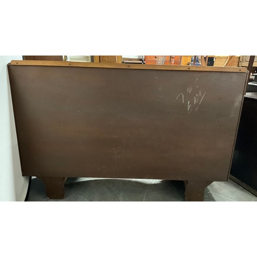 487 - RETRO OAK VENEERED SIDEBOARD WITH CENTRAL DRAWERS FLANKED BY 2 DOORS A/F H35