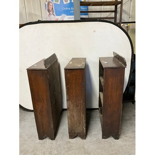 499 - VINTAGE THREE THREE TIER OAK BOOK SHELVES WITH BOBBIN TO FRONT H37