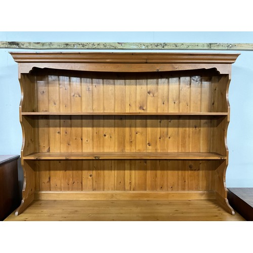 503 - MODERN PINE GALLERY TOPPED DRESSER WITH FOUR DRAWERS TO BASE AND FOUR DOORS H79