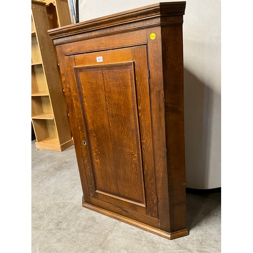 504 - GEORGIAN OAK CORNER CUPBOARD WITH MAHOGANY CROSS BANDING AND SHAPED SHELVES TO INTERIOR A/F H49