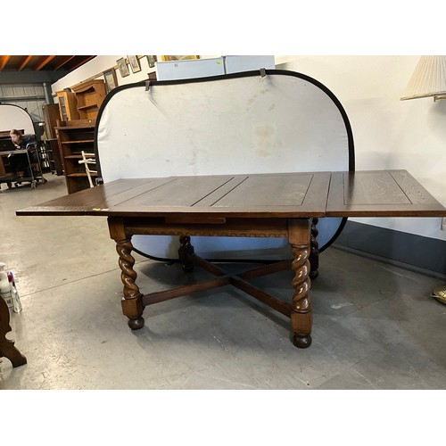 515 - VINTAGE OAK BARLEY TWIST STRETCHERED PEDASTAL EXTENDING DINING TABLE H30