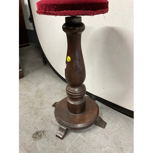 531 - MAHOGANY BASED SWIVEL BAR STOOL WITH UPHOLSTERED TOP