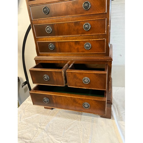 529 - REPRODUCTION MAHOGANY MINIATURE CHEST ON CHEST WITH EIGHT DRAWERS A/F
