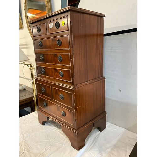 529 - REPRODUCTION MAHOGANY MINIATURE CHEST ON CHEST WITH EIGHT DRAWERS A/F