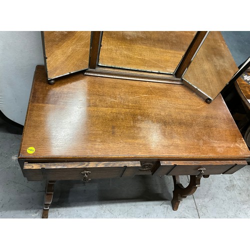 526 - VINTAGE OAK STRETCHERED DRESSING TABLE WITH TRIPLE MIRROR TO TOP AND TWO DRAWERS TO BASE A/F