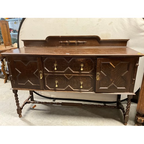 532 - VINTAGE OAK BARLEY TWIST WITH STRETCHERED BASE TWO DRAW FLANKED BY TWO DOORS SIDEBOARD A/F