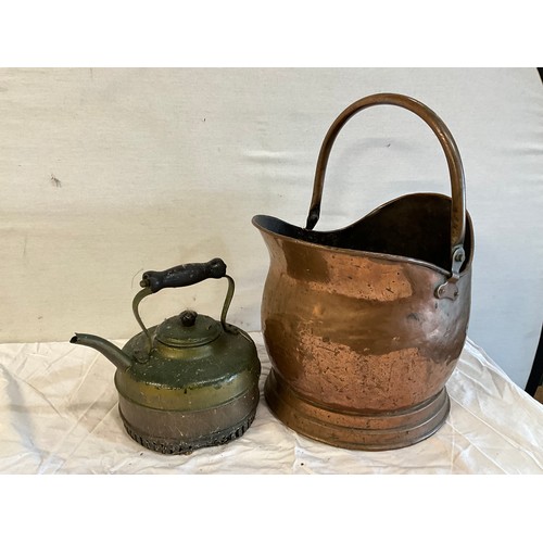 534 - VICTORIAN COPPER COAL SCUTTLE AND A VINTAGE COPPER KETTLE A/F