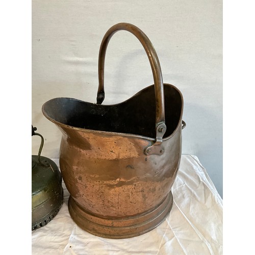 534 - VICTORIAN COPPER COAL SCUTTLE AND A VINTAGE COPPER KETTLE A/F