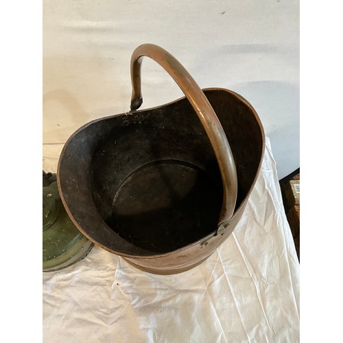 534 - VICTORIAN COPPER COAL SCUTTLE AND A VINTAGE COPPER KETTLE A/F