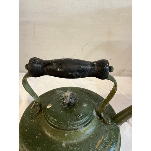 534 - VICTORIAN COPPER COAL SCUTTLE AND A VINTAGE COPPER KETTLE A/F
