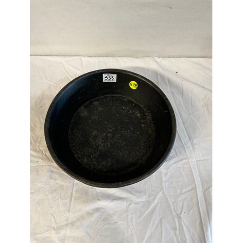533 - VINTAGE HEAVY CAST IRON  SKILLET BOWL