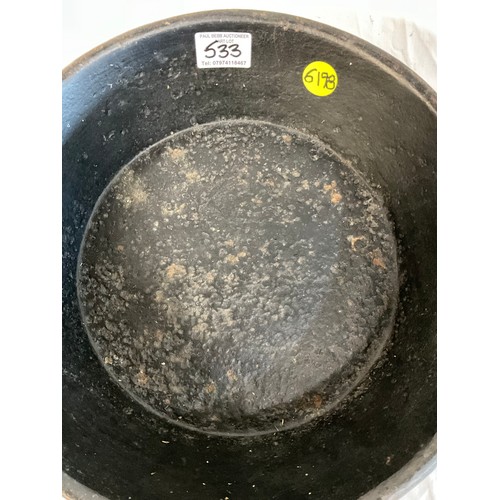533 - VINTAGE HEAVY CAST IRON  SKILLET BOWL