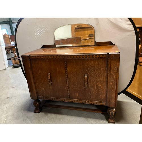536 - VINTAGE OAK MIRROR BACKED  STRETCHERED BASE TWO DOOR SIDEBOARD WITH THREE DRAWERS TO INTERIOR AND CA... 