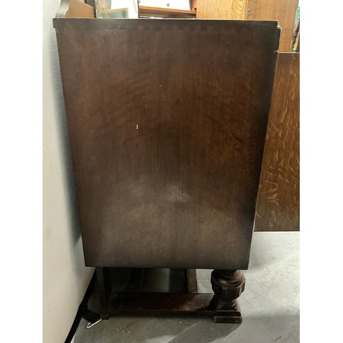 536 - VINTAGE OAK MIRROR BACKED  STRETCHERED BASE TWO DOOR SIDEBOARD WITH THREE DRAWERS TO INTERIOR AND CA... 