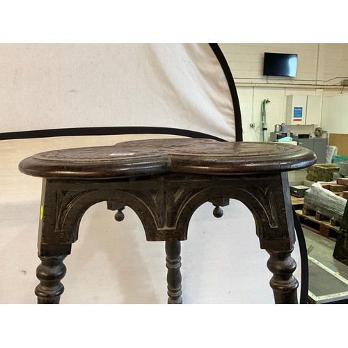 539 - DARK OAK  CLOVER LEAF CARVED PATTERNED SIDE TABLE WITH STRETCHERED BASE A/F