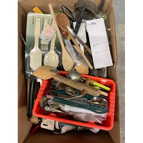 44 - QUANTITY OF CUTLERY AND KITCHENWARE