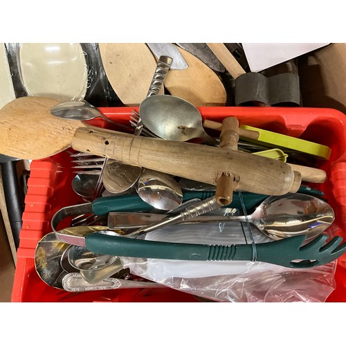 44 - QUANTITY OF CUTLERY AND KITCHENWARE