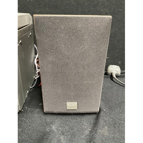 216 - SONY CD PLAYER MODEL PMC-D3O7L WITH A PAIR OF SPEAKERS