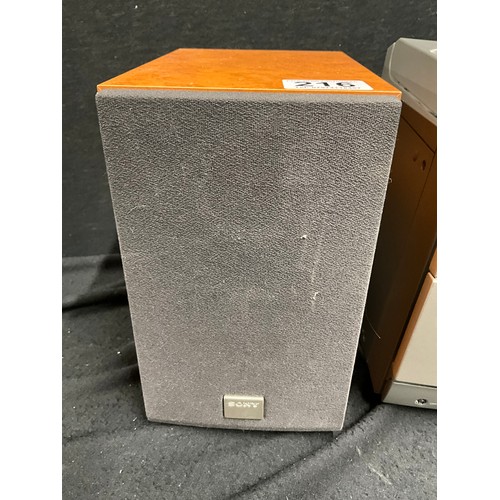 216 - SONY CD PLAYER MODEL PMC-D3O7L WITH A PAIR OF SPEAKERS