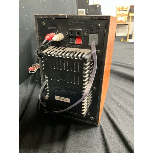 216 - SONY CD PLAYER MODEL PMC-D3O7L WITH A PAIR OF SPEAKERS