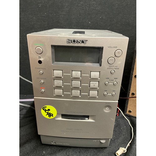 216 - SONY CD PLAYER MODEL PMC-D3O7L WITH A PAIR OF SPEAKERS