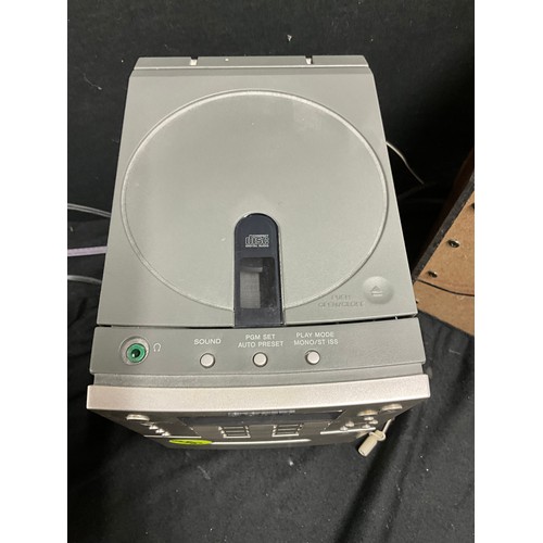 216 - SONY CD PLAYER MODEL PMC-D3O7L WITH A PAIR OF SPEAKERS