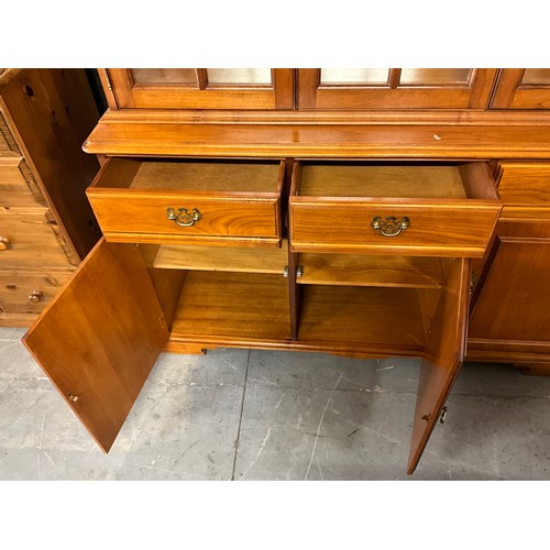 422 - LARGE MODERN TEAK DRESSER WITH GLAZED TOP OVER 3 DRAWERS AND 3 DOORS H 74’ W 54’ D 18’