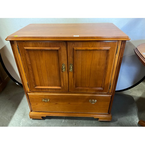 423 - MODERN TEAK TWO DOOR TV CABINET H 36’ W 35’ D 20’