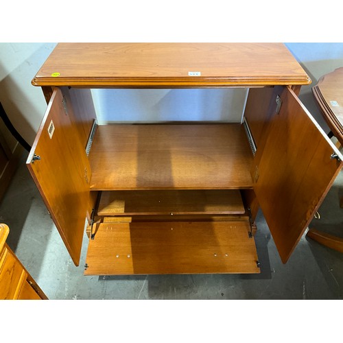 423 - MODERN TEAK TWO DOOR TV CABINET H 36’ W 35’ D 20’