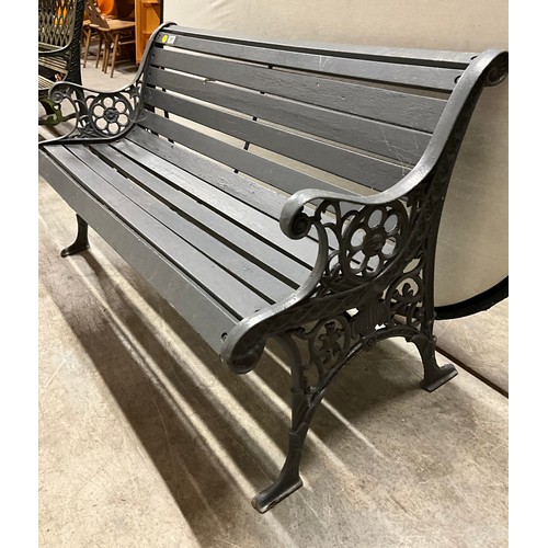 391 - PAINTED CAST IRON FRAMED GARDEN SEAT WITH WOODEN SLATS W50