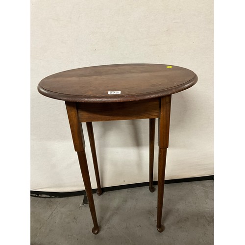 372 - EDWARDIAN OAK SIDE TABLE ON TURNED LEGS AND FEET W24