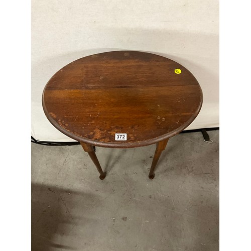 372 - EDWARDIAN OAK SIDE TABLE ON TURNED LEGS AND FEET W24