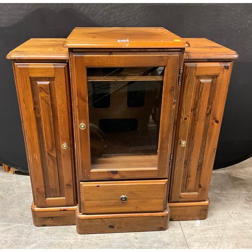 400 - MODERN PINE WALL UNIT WITH GLAZED DOOR AND DRAWER TO BASE W36
