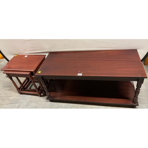 402 - MODERN MAHOGANY COFFEE TABLE AND A MODERN SET OF MAHOGANY NEST OF TABLES