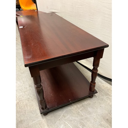 402 - MODERN MAHOGANY COFFEE TABLE AND A MODERN SET OF MAHOGANY NEST OF TABLES