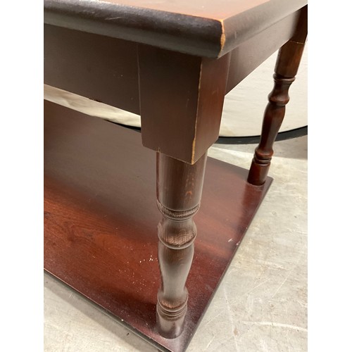 402 - MODERN MAHOGANY COFFEE TABLE AND A MODERN SET OF MAHOGANY NEST OF TABLES